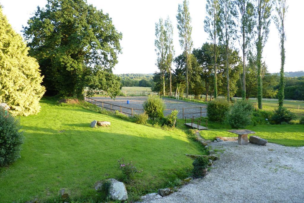 Gites De La Haie Plouegat-Moysan Exterior photo